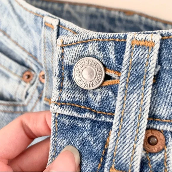 Y2k Levi’s flare denim light wash jeans